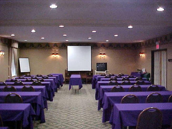 Holiday Inn Express Hotel & Suites Bloomington-Normal University Area By Ihg Dış mekan fotoğraf